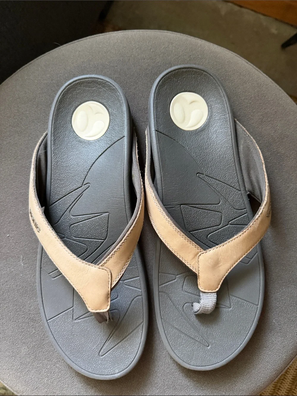 Vionic Tan Mens 11 Leather Flip Flop Sandals Summer Beach Coastal